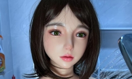 她语，洗着安室奈美D杯粉奶，扣她逼水狂飙...