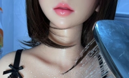 她语，洗着安室奈美D杯粉奶，扣她逼水狂飙...
