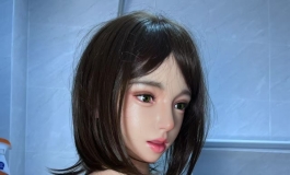 她语，洗着安室奈美D杯粉奶，扣她逼水狂飙...