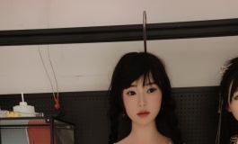 两年！现在过了玩娃娃的新鲜劲儿了！换个衣服